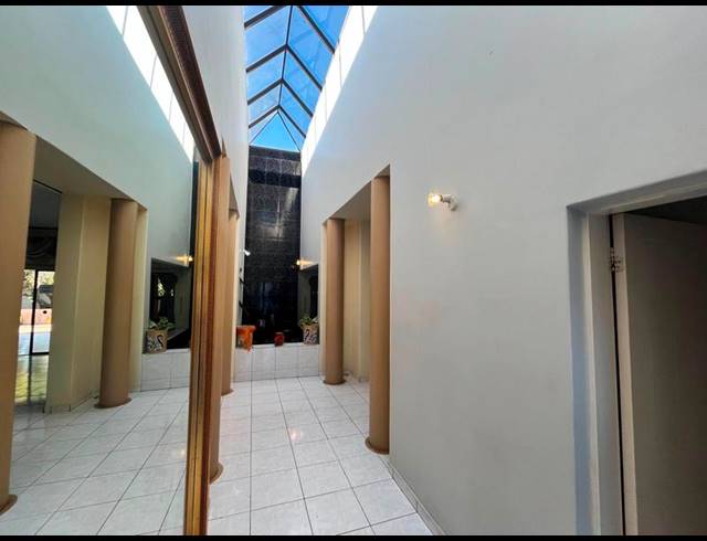 5 BEDROOM HOUSE FOR SALE IN SHARON PARK